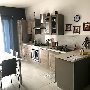- 5 Mins From Airport Apartmán
